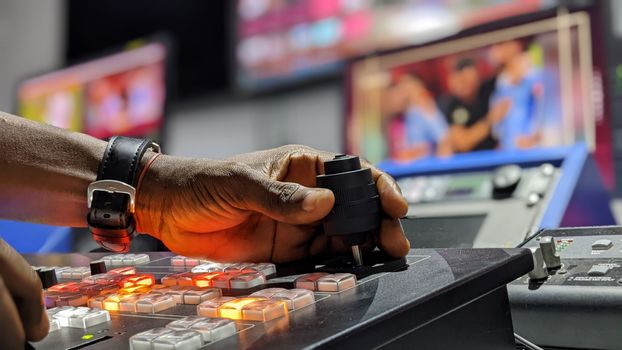 Zoekresultaten voor on time sport live youtube op een laptop met live sport en officiële kanalen in beeld
