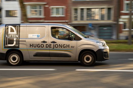 Scherm met live ticker en hoofdkoppen voor nieuws nu uit binnenland, buitenland en sport