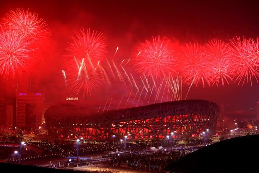Publiek in de Arena di Verona tijdens de sluitingsceremonie olympische spelen 2026